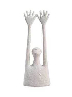 创意极简复古树脂做旧举手人摆件样板间民宿客厅设计师家居装饰品