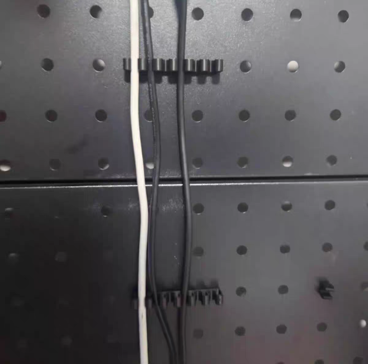 适用五金少女 金属圆孔洞洞板配件 牢固理线夹十只装