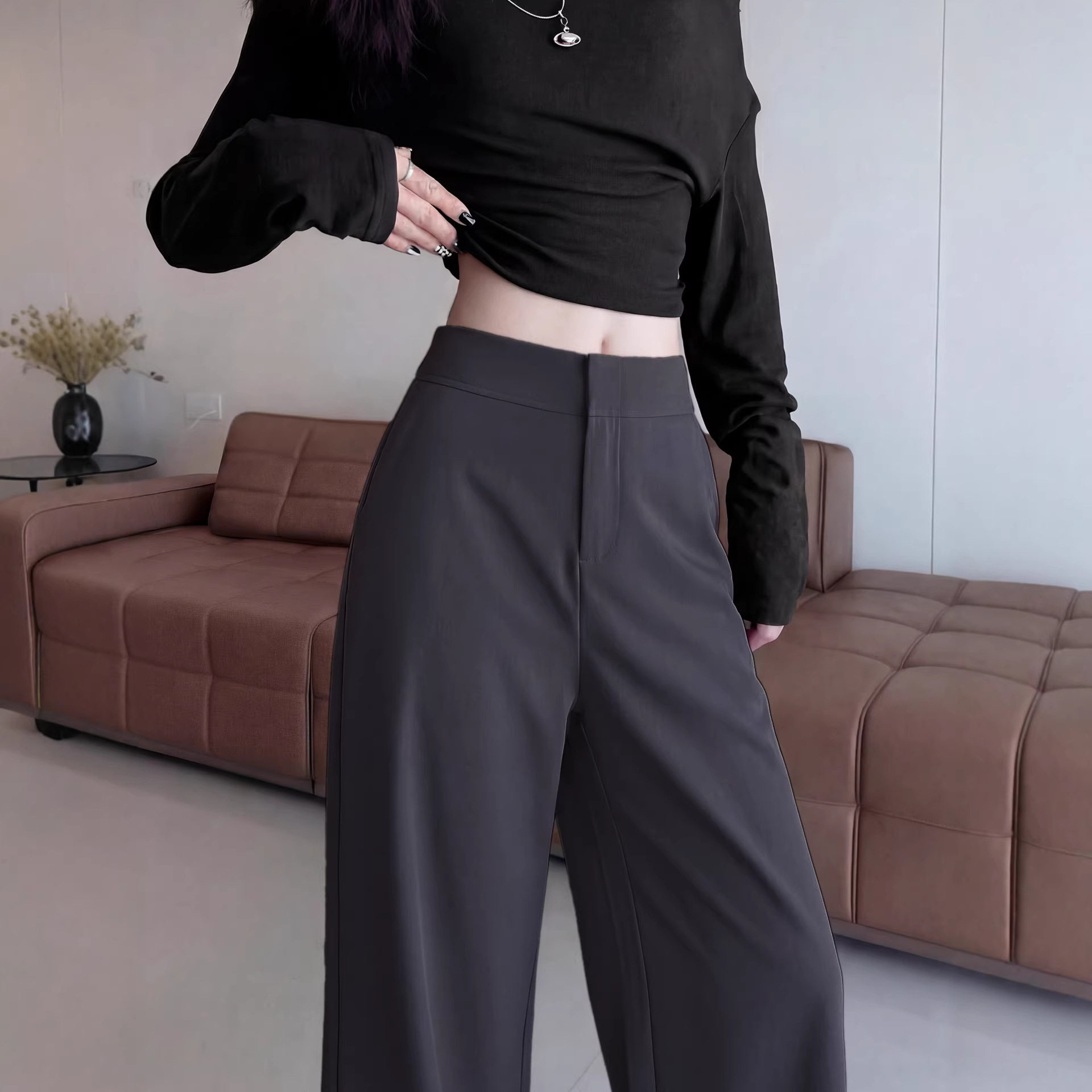 灰色阔腿裤女春季2026新款高级感垂感老钱风直筒窄版显瘦西装裤子