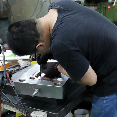 塑料模具加工厂家用设计订做玩具日用品小家电飞机车开模注塑