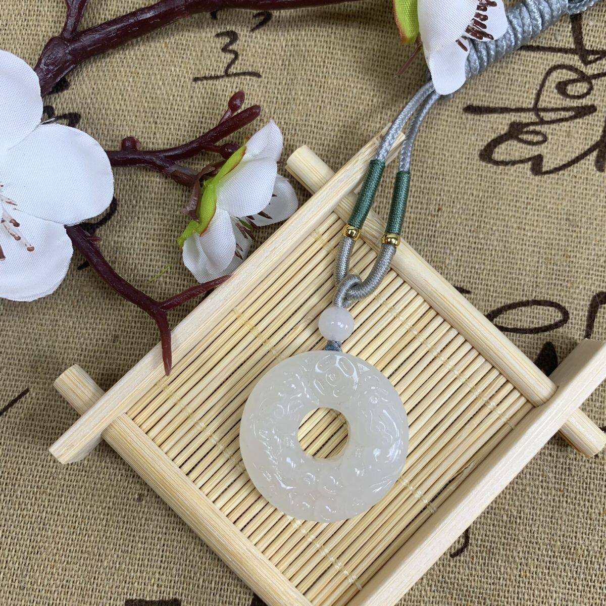 纯岫玉,白冰、绿冰水墨貔貅26mm单面国风吊坠平安扣