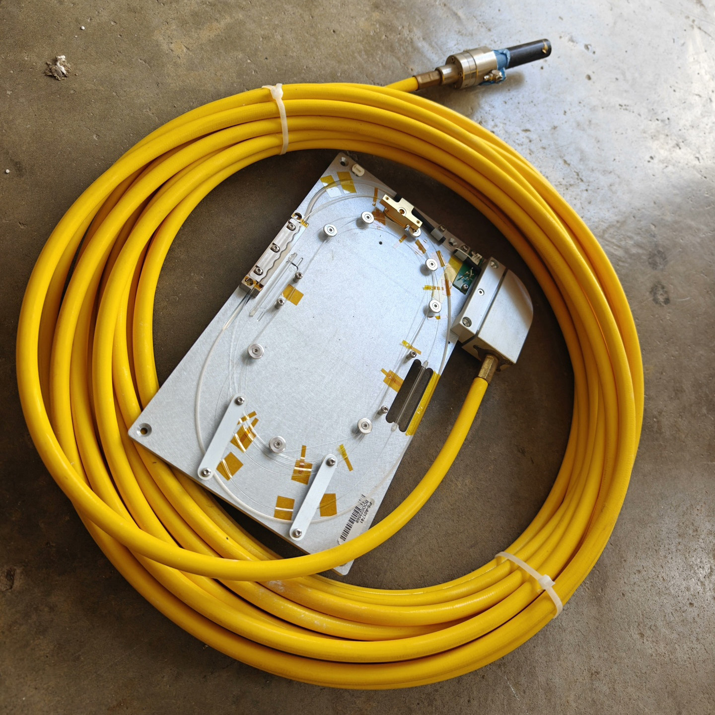ips激光器光纤PT-P00983光纤长20米QBH接口50/327um带一个转接板