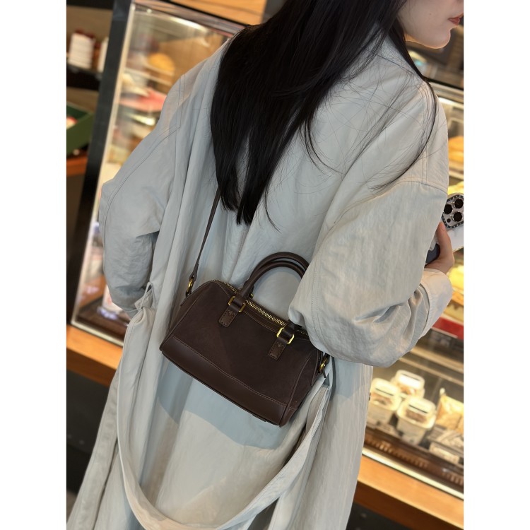 小红书推荐手提波士顿包女2025新款真皮复古牛皮枕头包单肩腋下包