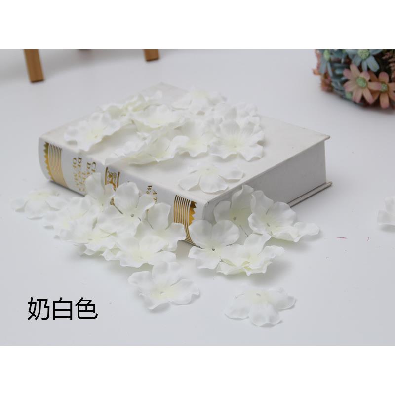 DIY婚庆装饰绣球花花瓣仿真花婚庆用品撒花瓣厂家直销