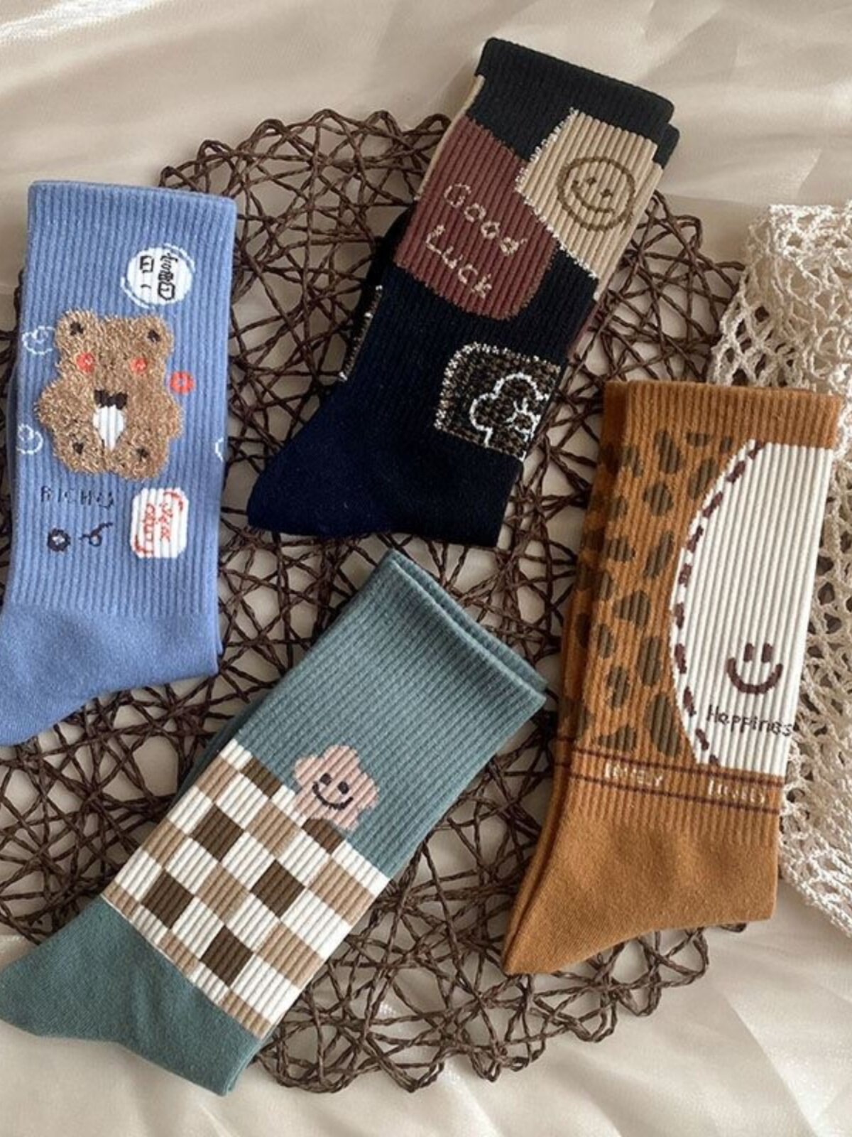 여성을 위한 새로운 미드 종아리 양말 트렌드 한국 버전 다재다능한 하이 송아지 양말 복고풍 스포츠 스타일 인터넷 연예인 양말