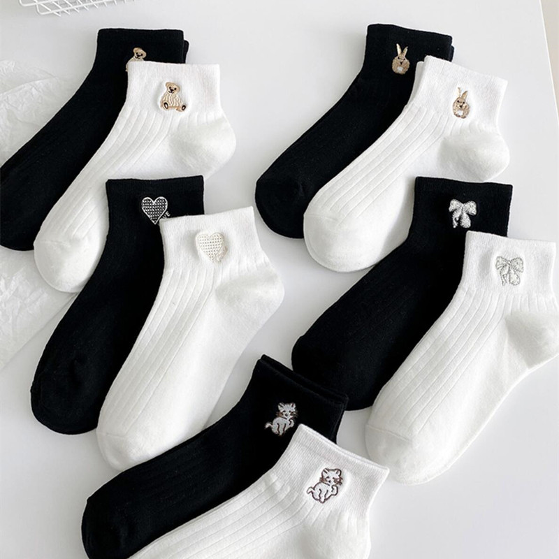 黑白薄款刺绣短袜女网红新款潮