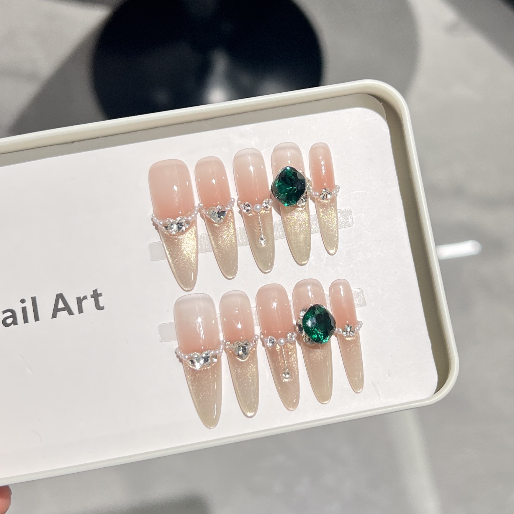 。黛瑞森 【绿魔】高级感猫眼法式美甲片碎钻珍珠K9钻穿戴甲纯手