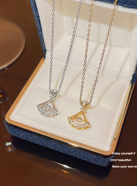 小扇子灵动项链女扇子小众锁骨链扇形2024年新款潮卫衣冬季毛衣链