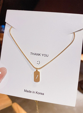 钛钢简约风嘻哈金色方牌7字卫衣项链潮小红书网红同款毛衣链