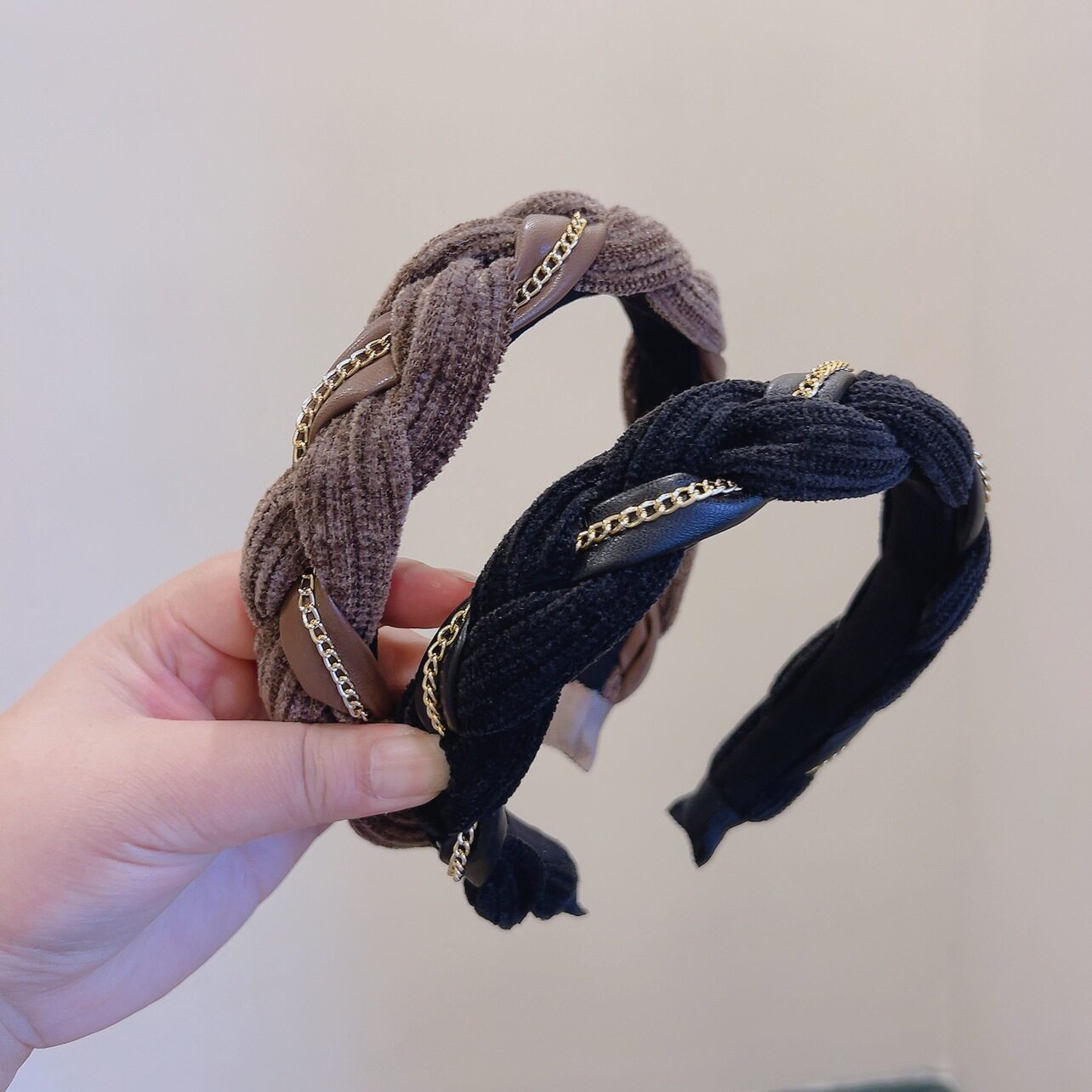 2023年秋冬新款法式复古编织羊绒拼色PU皮链条气质麻花百搭发卡