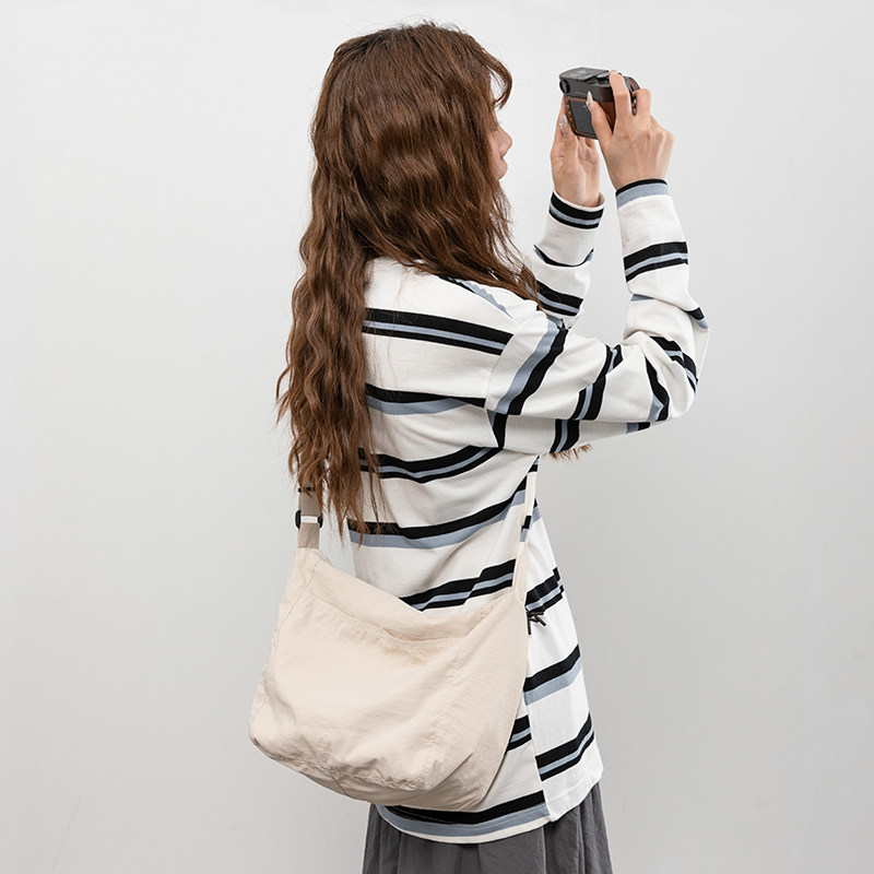 新款尼龙单肩包女轻便运动包通勤女包休闲百搭包包 日系斜挎布包