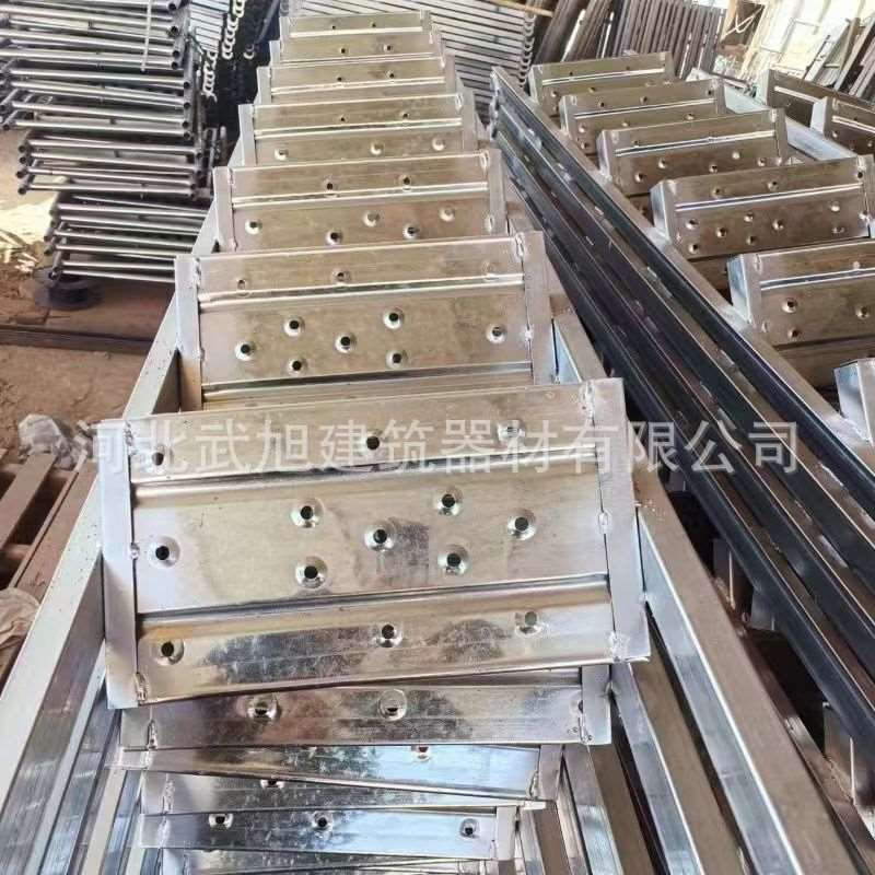 脚手架内用爬梯活动架登高梯镀锌外架步梯安全爬梯工程用斜梯子