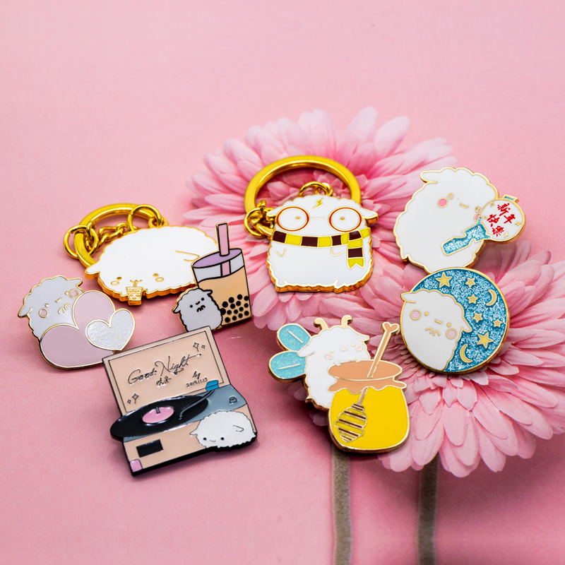 Mika小绵羊可爱胸针徽章包包挂件