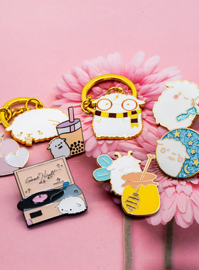 Mika小绵羊可爱日系钥匙扣胸针金属徽章别针配饰卡通饰品圣诞礼物