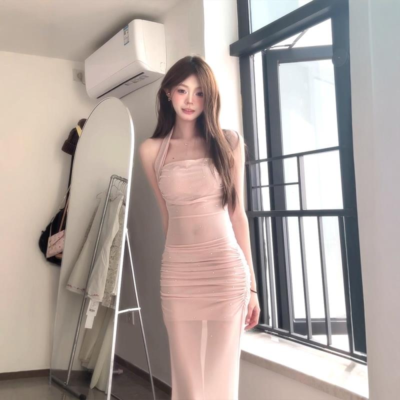 粉色挂脖吊带背心包臀裙套装女夏季纯欲风性感修身半身长裙两件套
