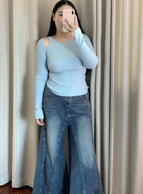 Chestnut 纯色挖肩镂空圆领长袖坑条针织上衣