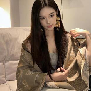 刘亦菲同款披肩外搭女2024新款配裙子高级感轻奢风秋冬季围巾两用
