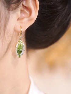 绿色碎钻渐变树叶耳环2023年新款潮气质高级感百搭显白耳钩耳饰女