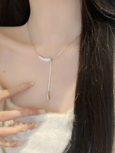 精致满钻金属风吊坠项链女