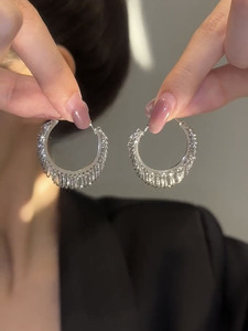 设计感金属风灵动圈圈耳环女2025年新款潮气质百搭高级感耳饰品女