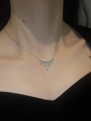 设计感镶钻珍珠流苏吊坠项链女