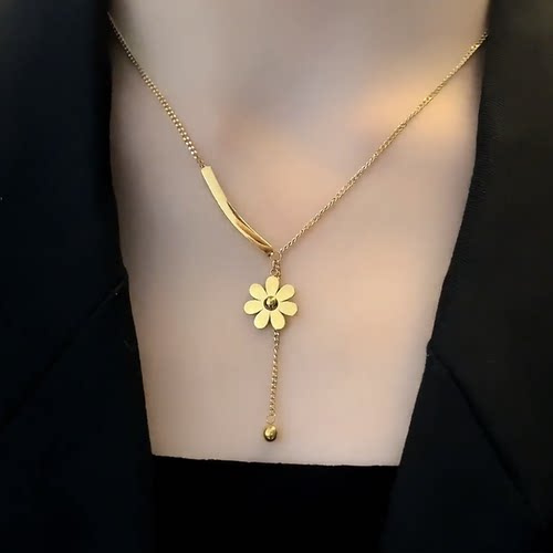 钛钢不掉色花朵吊坠项链女