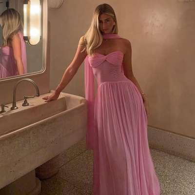 露肩裹胸网纱拼接连衣裙