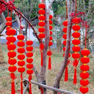 挂在树上的小灯笼春节过年2026农历新年物业连串农村庭院场景布置