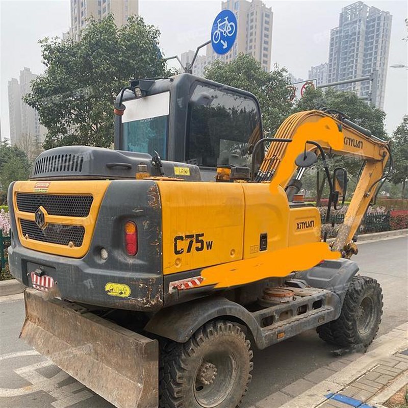 新源轮式挖掘机玻璃C75W挖机驾驶室前档玻璃车门窗后整车钢化玻