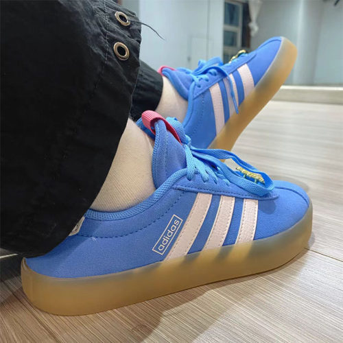 阿迪达斯女子防滑耐磨休闲鞋