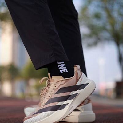 adidas Adizero舒适柔软轻户外风超轻跑步鞋男女同款白褐色KK2690