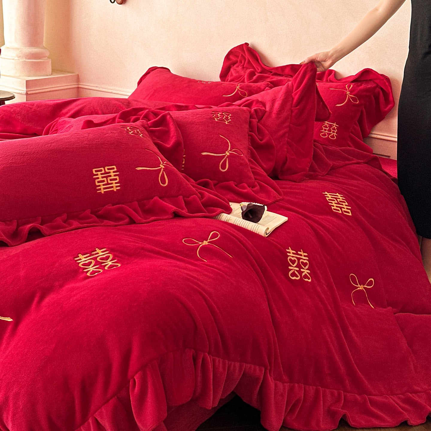 大红新中式牛奶绒刺绣结婚四件套