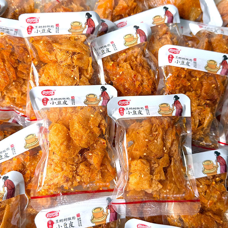 王奶奶小豆皮500g抱在怀里小豆皮香辣蒜香味豆皮零食休闲食品小吃