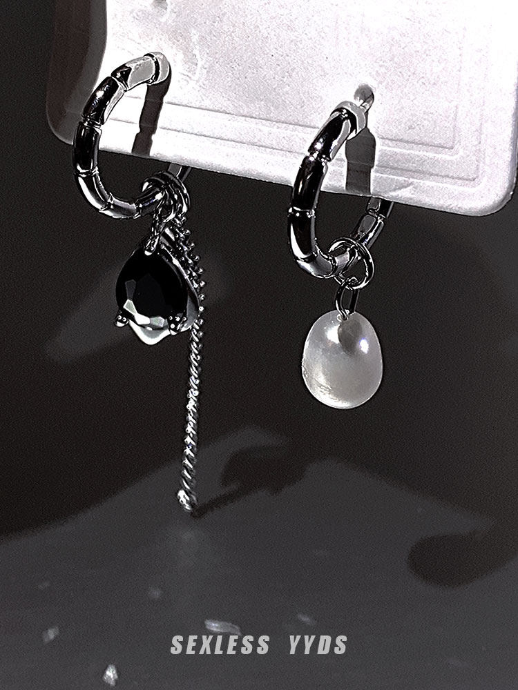 YYDS 여성을위한 달콤한 멋진 스타일 비대칭 진주 귀걸이 가을 겨울 틈새 디자인 하이 엔드 귀걸이 맞춤형 다목적 귀걸이