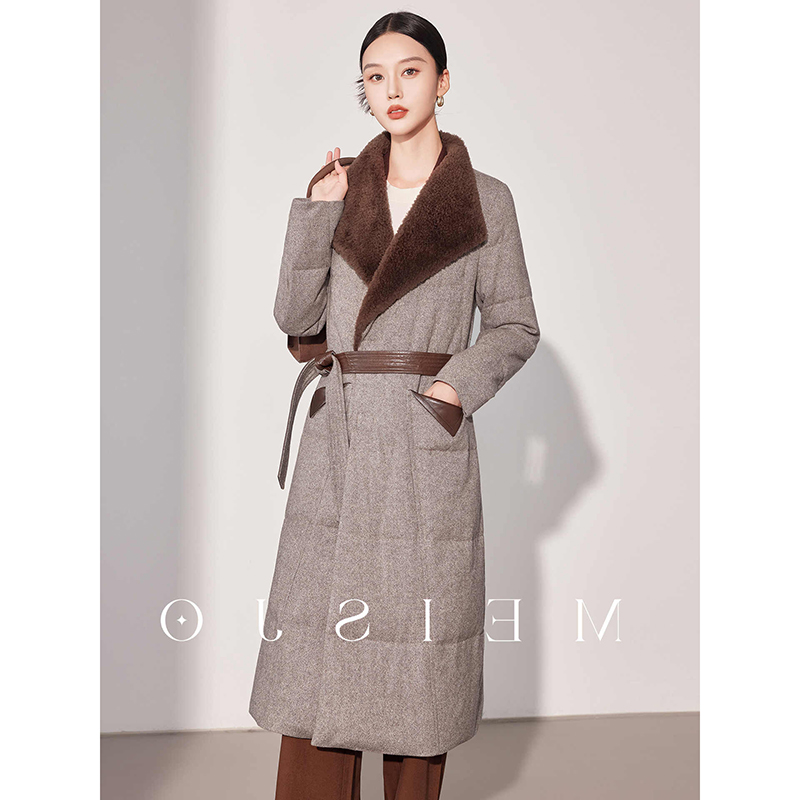 白鹅绒羊羔毛领羽绒服长款外套女