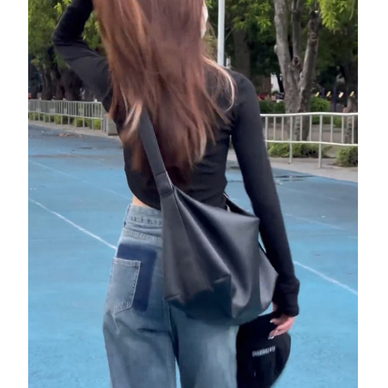 香港包包2025新款时尚宽带单肩斜挎包女大容量百搭通勤大包托特包
