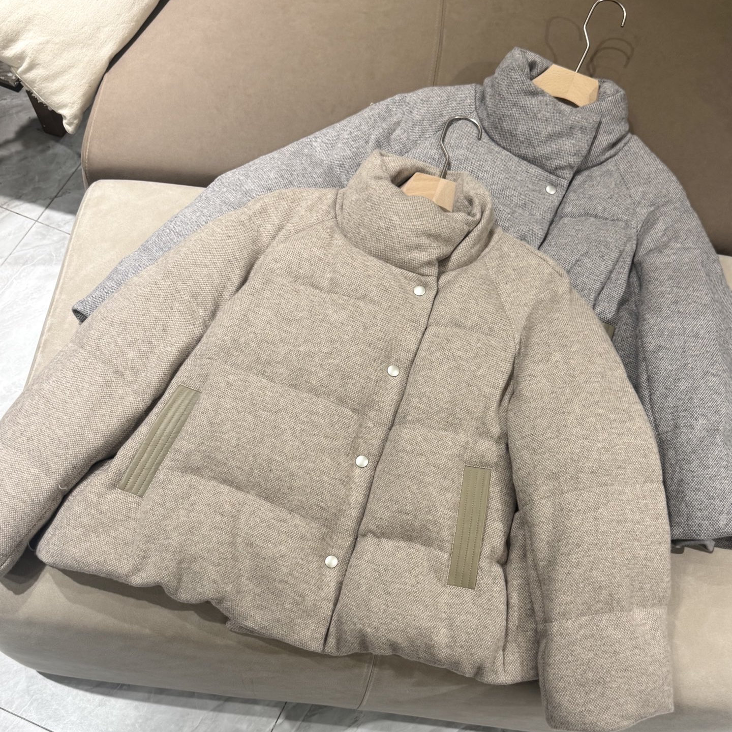 LP休闲时尚立领羊绒羽绒服