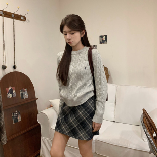 一只西由XIYO学院风毛呢格纹包臀半身裙格子短裙 麻花毛衣春秋女