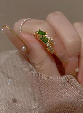 2025年新款S925银针小众设计感镶钻绿色C型耳钉气质百搭网红耳环