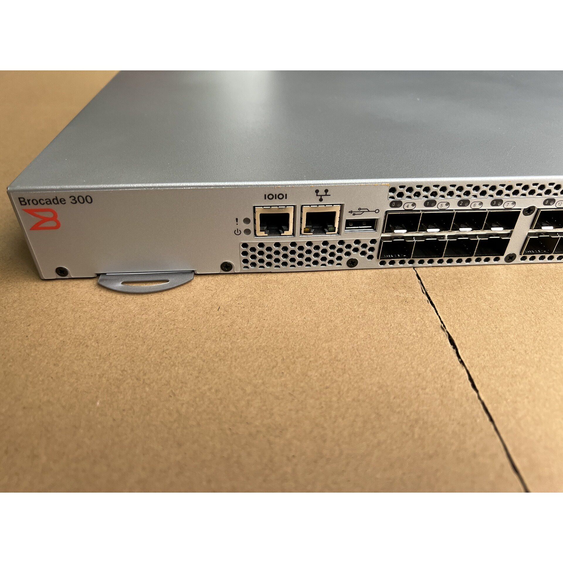 博科brocade 300 8gb光纤交换机 成色新 测试好议价产品