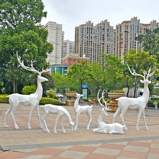 户外园林大型几何梅花鹿雕塑玻璃钢麋鹿仿真动物摆件商场美陈装 饰