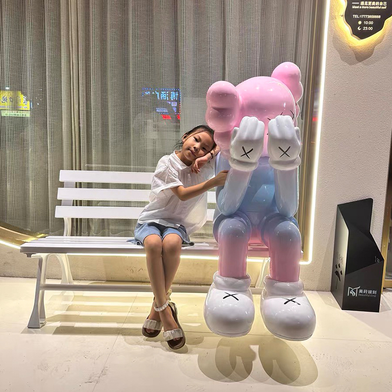 网红kaws芝麻街大摆件卡通暴力熊雕塑商场游乐园门店拍照打卡装饰
