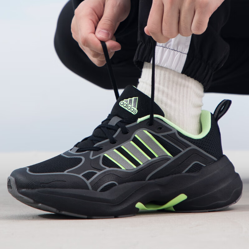 阿迪达斯秋冬男鞋黑色跑鞋复古老爹鞋低帮运动鞋减震跑步鞋ID6233