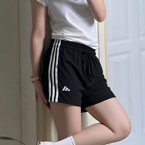 阿迪达斯女款透气跑步训练短裤