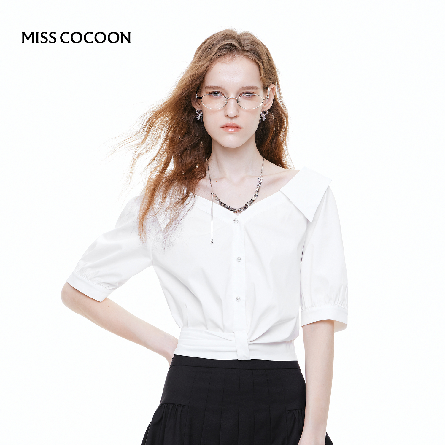 可可尼cocoon珍珠钉钻翻领白衬衫短款廓形简约通勤上衣25夏新款