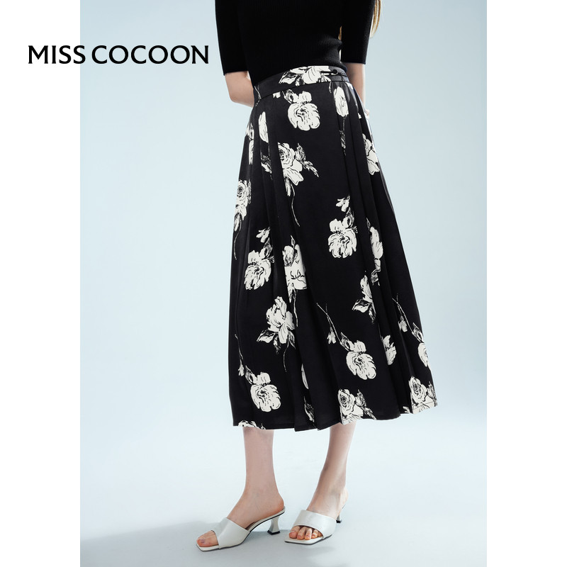 MISSCOCOON新中式高级感缎面改良马面裙秋款