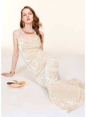 MISSCOCOON光泽感丝绒露背吊带裙后背交叉荡领微收腰长裙