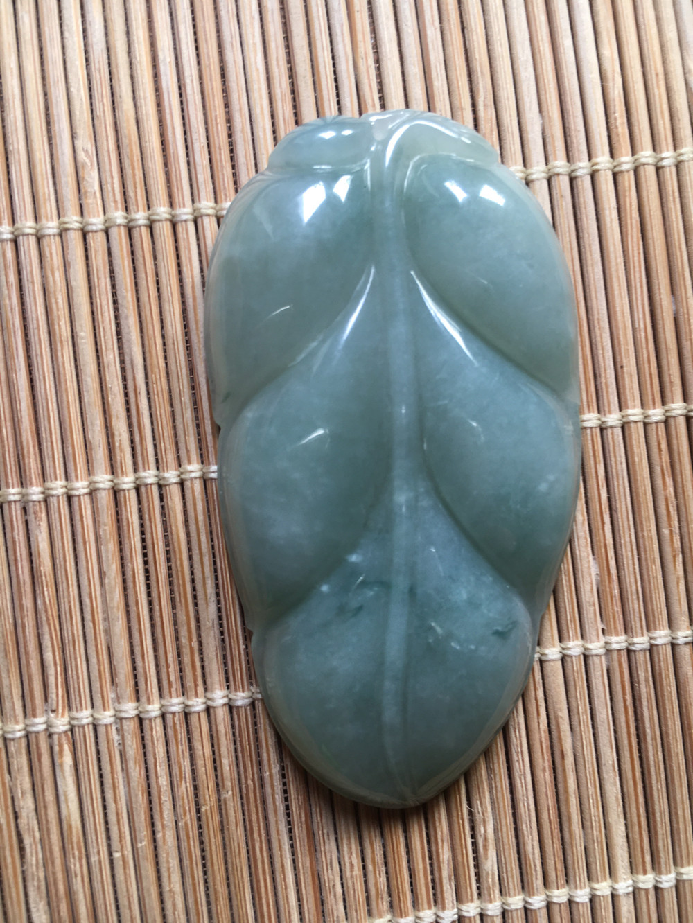 细糯大叶子圈吊坠缅甸翡翠A货证颈饰