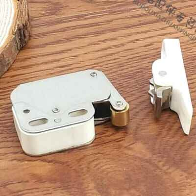 Y铜滚轮象鼻扣免装拉手反u弹器橱柜衣柜门m碰珠锁扣自弹象鼻锁撞