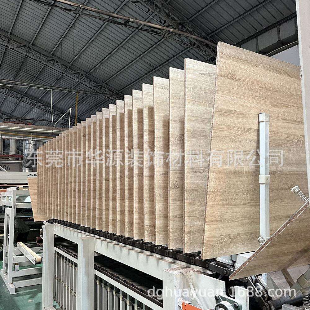 工厂直销出口三聚氰胺橡木三胺贴面刨花板MELAMINE颗粒板实木